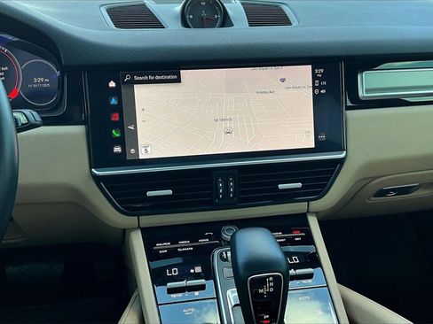 Used 2023 Porsche Cayenne Platinum Edition image 6