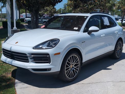 Used 2023 Porsche Cayenne Platinum Edition AWD/4WD image 5