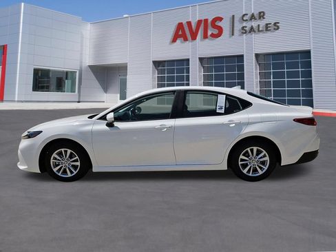 Used 2025 Toyota Camry LE FWD image 10