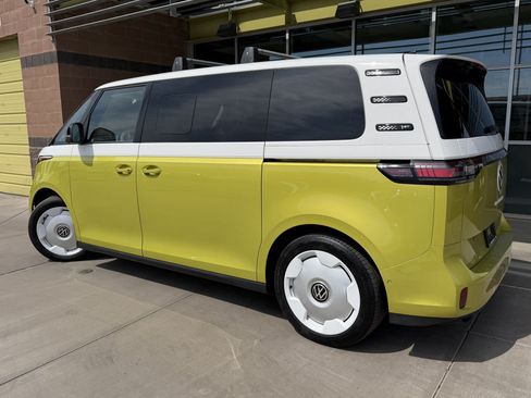 Used 2025 Volkswagen ID. Buzz 1st Edition RWD image 5