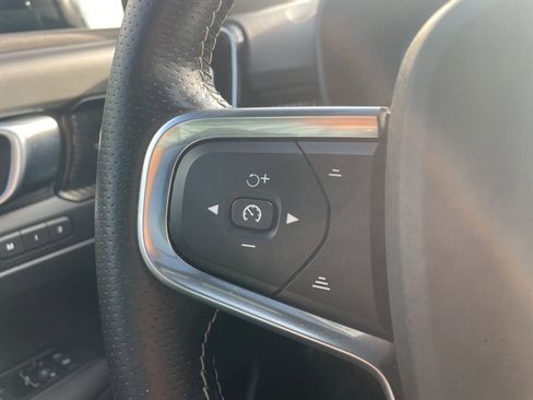 Used 2021 Volvo XC40 T5 R-Design w/ Advanced Package image 38