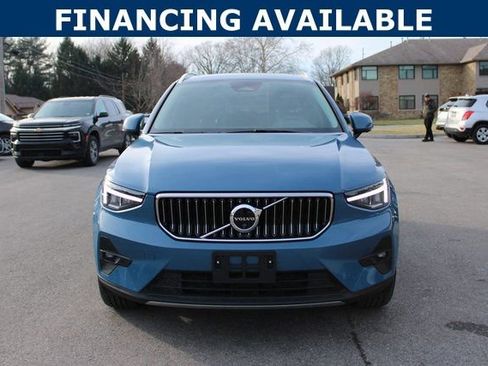 Used 2025 Volvo XC40 B5 Plus image 3