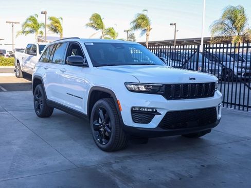 New 2025 Jeep Grand Cherokee Limited w/ Luxury Tech Group II image 2