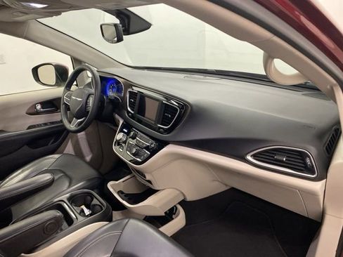 Used 2020 Chrysler Voyager Lxi image 21