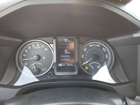 Used 2016 Toyota Tacoma TRD Sport image 22