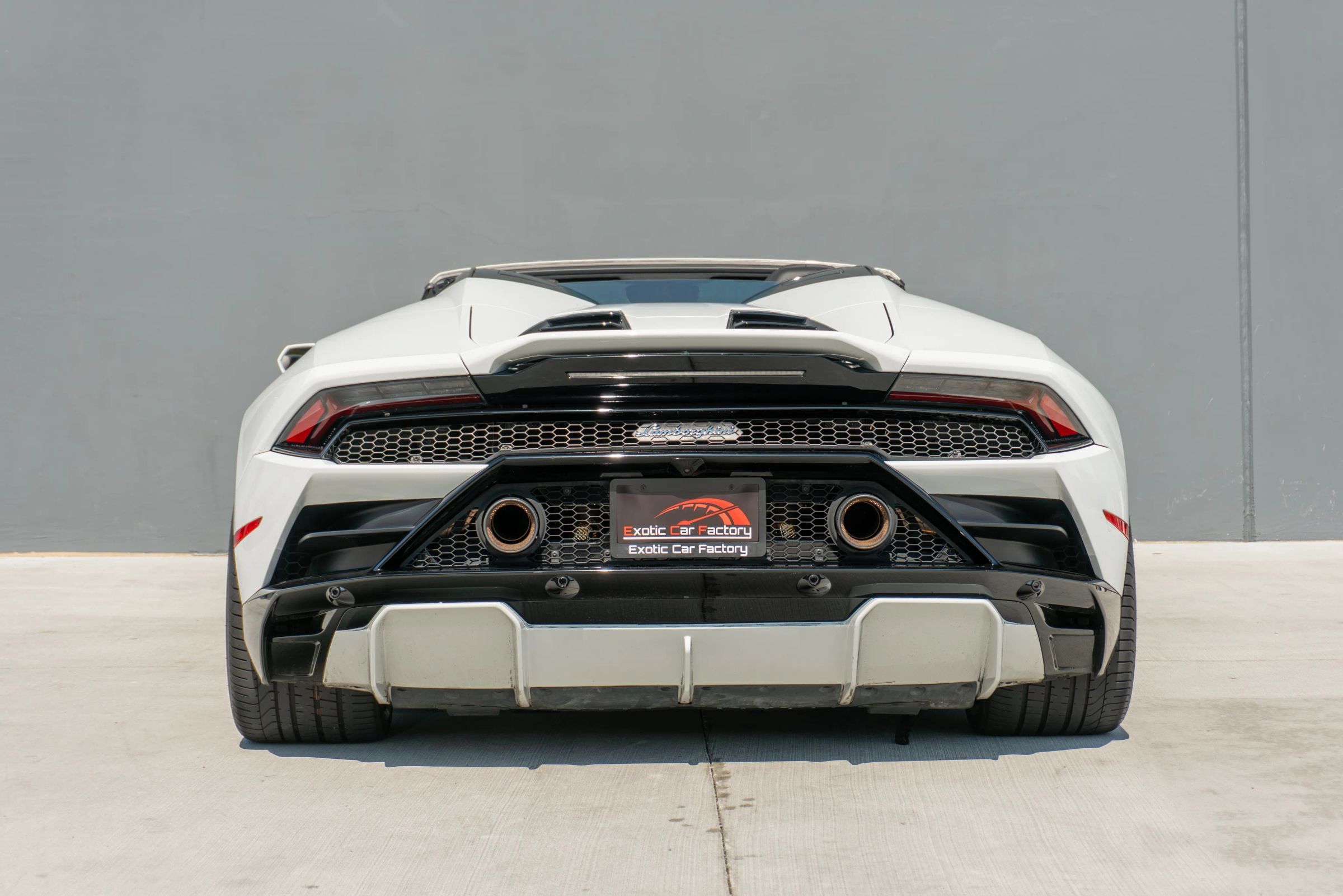 Used 2021 Lamborghini Huracan EVO RWD image 9