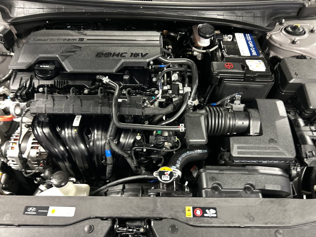 Used 2022 Hyundai Elantra Limited FWD image 25
