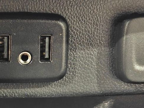 Used 2022 Chevrolet Traverse LT image 51