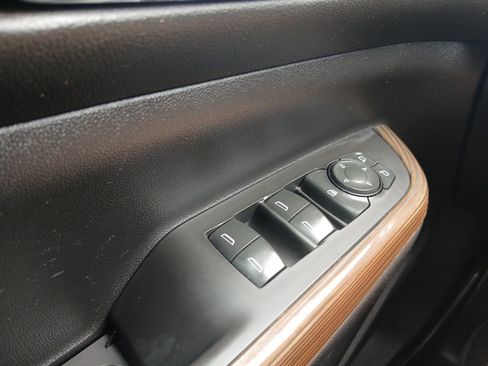 Used 2019 GMC Acadia SLE FWD image 18