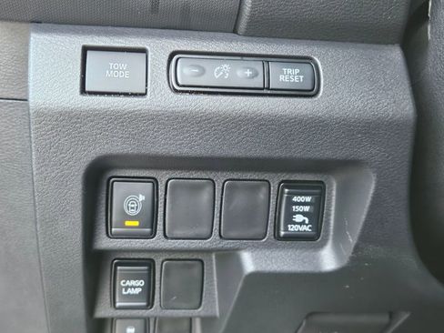 Used 2022 Nissan Frontier SV image 8