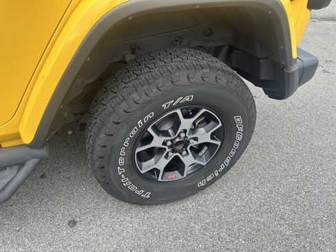 Used 2019 Jeep Wrangler Unlimited Rubicon w/ Cold Weather Group AWD/4WD image 22