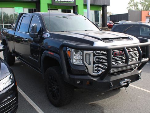 Used 2021 GMC Sierra 3500 Denali w/ Denali Black Diamond Edition AWD/4WD image 3