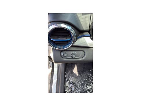 Used 2025 Chevrolet Trax LT w/ LT Convenience Package FWD image 15