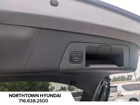 Used 2021 Buick Envision Avenir AWD/4WD image 37