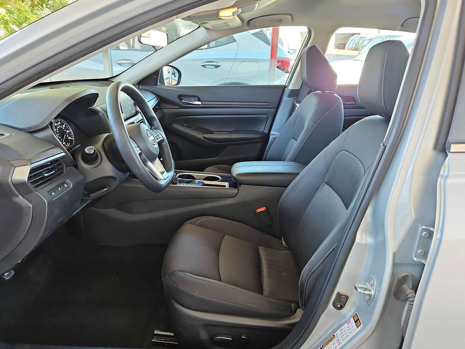 Used 2024 Nissan Altima 2.5 SV FWD image 14