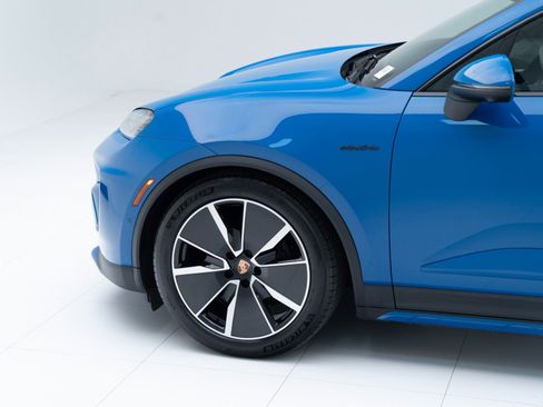 New 2026 Porsche Macan Electric RWD image 11