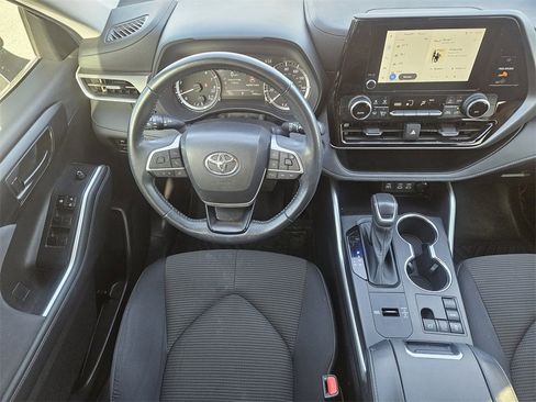 Used 2023 Toyota Highlander LE image 26
