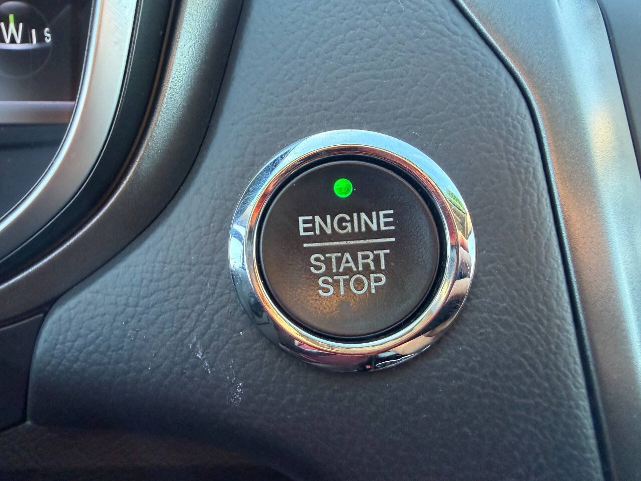 Used 2014 Ford Fusion Titanium FWD image 22