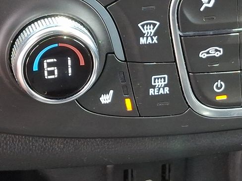 Certified 2023 Chevrolet Traverse LT FWD image 26
