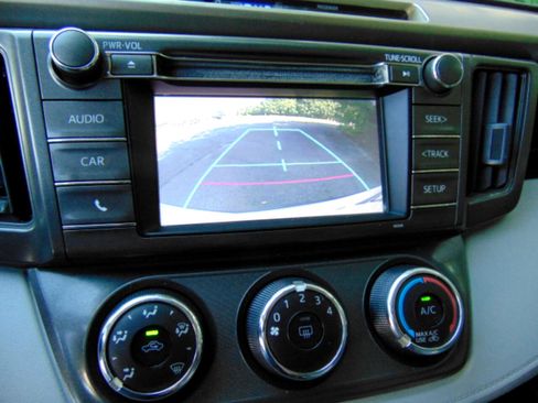 Used 2014 Toyota RAV4 LE image 8