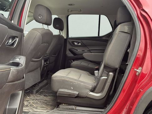 Used 2021 Chevrolet Traverse LT image 16