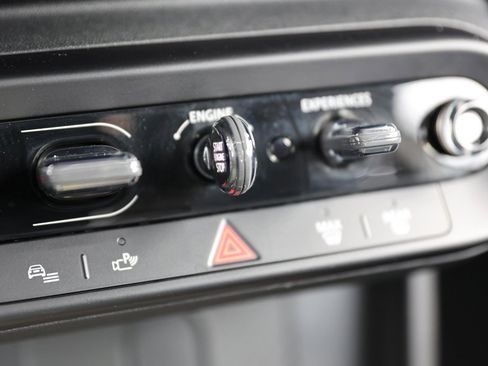 Used 2025 MINI Cooper 2-Door Hardtop image 24