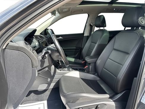 Used 2018 Volkswagen Tiguan SE w/ Panoramic Sunroof Package AWD/4WD image 43