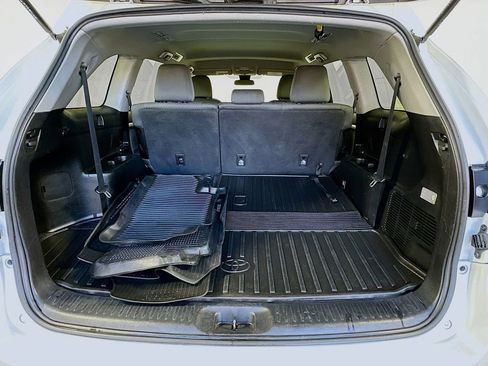 Used 2019 Toyota Highlander LE image 25