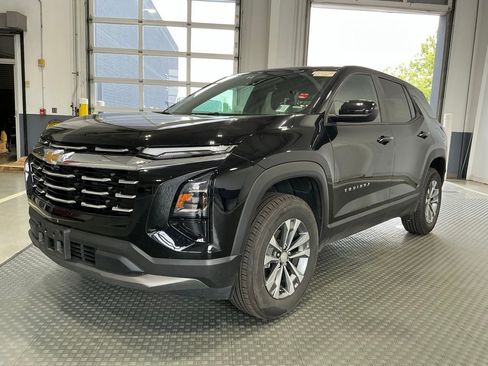 Used 2025 Chevrolet Equinox LT AWD/4WD image 3