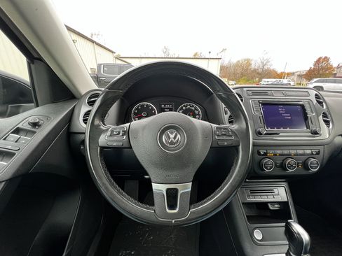 Used 2017 Volkswagen Tiguan Sport image 12