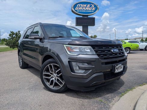 Used 2017 Ford Explorer Sport w/ Equipment Group 401A AWD/4WD image 2
