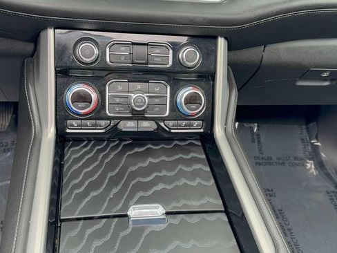 Used 2023 GMC Yukon Denali AWD/4WD image 25