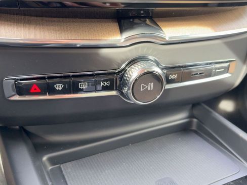 New 2026 Volvo XC60 B5 Core w/ Climate Package image 18