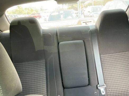 Used 2018 Dodge Challenger SXT RWD image 4