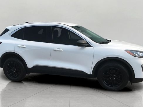 Used 2022 Ford Escape SE w/ Cold Weather Package AWD/4WD image 9