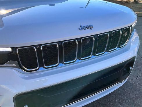 Used 2023 Jeep Grand Cherokee L Overland w/ Advanced Protech Group III image 29