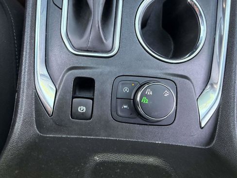 Used 2023 Chevrolet Traverse LT AWD/4WD image 17