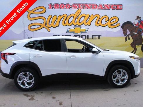 Used 2024 Chevrolet Trax LS w/ LS Convenience Package image 1
