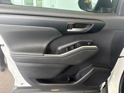 Used 2025 Toyota Highlander XSE AWD/4WD image 13