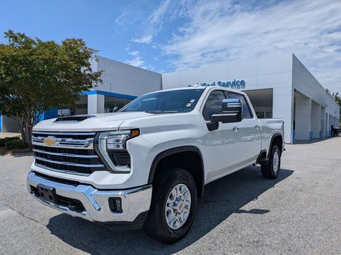 Used 2024 Chevrolet Silverado 2500 LTZ AWD/4WD image 4