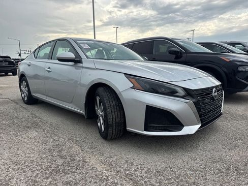 Used 2023 Nissan Altima 2.5 S FWD image 3