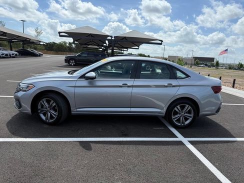 Used 2024 Volkswagen Jetta SE FWD image 8