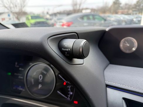 Used 2019 Lexus UX 250h image 15