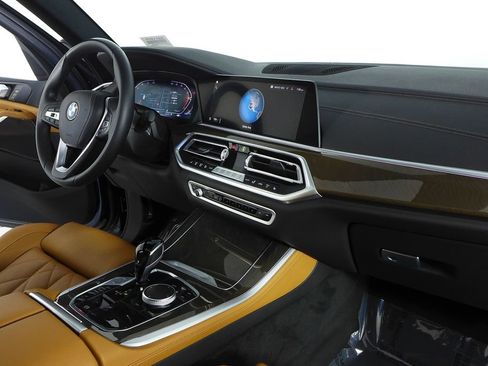 Used 2023 BMW X5 xDrive40i w/ Parking Assistance Package image 13