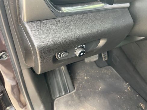 Used 2022 Chevrolet Traverse LT w/ LT Premium Package image 28