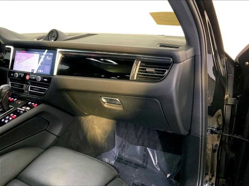 Certified 2023 Porsche Macan image 22