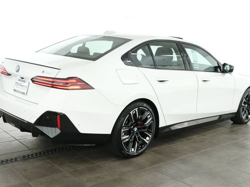 Used 2025 BMW i5 M60 w/ Premium Package AWD/4WD image 5