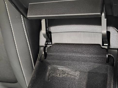 Used 2023 Jeep Grand Cherokee Laredo image 16