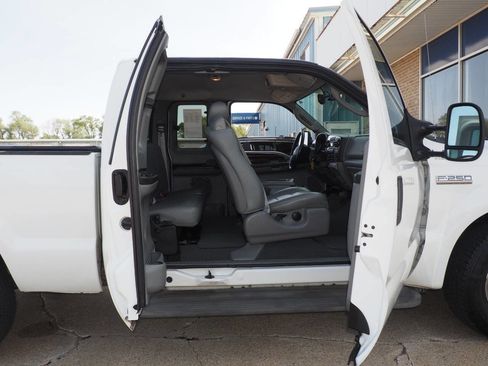 Used 2005 Ford F250 Lariat image 9