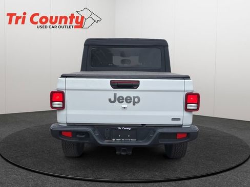 Used 2022 Jeep Gladiator Overland w/ Cold Weather Group AWD/4WD image 6